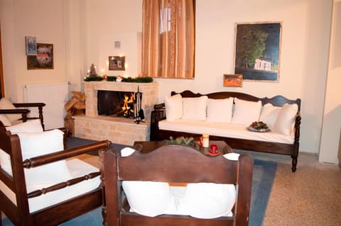 Communal lounge/ TV room