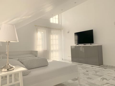 Bedroom, Garden view