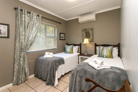 Bedroom, air conditioner