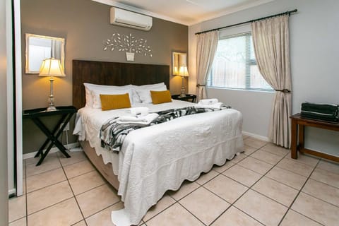 Bedroom, air conditioner