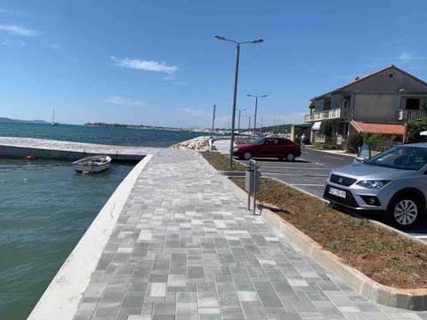 Neighbourhood, Natural landscape