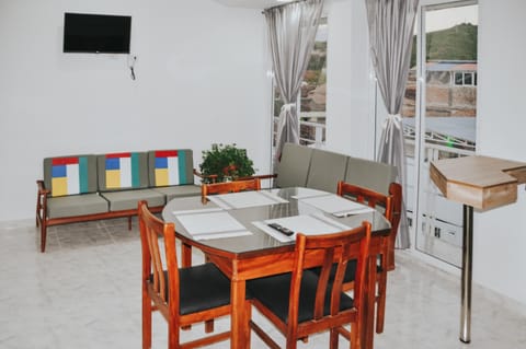 TV and multimedia, Living room, Seating area, Dining area