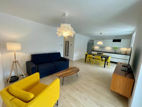 TV and multimedia, Kitchen or kitchenette, Seating area, Dining area