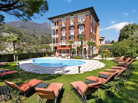 Property building, Garden, Swimming pool