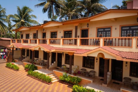 Property building, Balcony/Terrace, Pool view