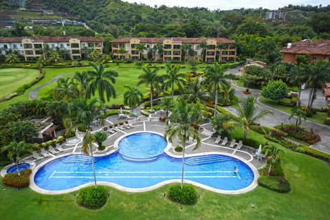 Property building, Facade/entrance, Garden, Fitness centre/facilities, Garden view, Swimming pool