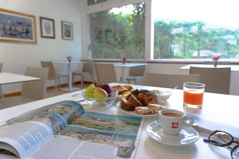 Lounge or bar, Italian breakfast