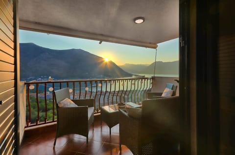 Natural landscape, Balcony/Terrace, Seating area, Mountain view, Sea view