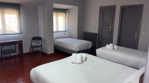 Bed, Bedroom, Family, towels