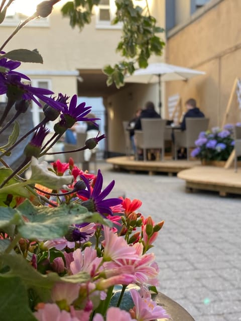 Summer, Balcony/Terrace, Inner courtyard view