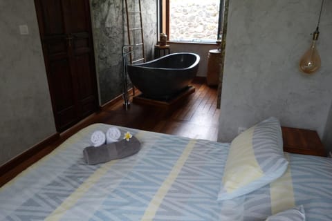 Bathroom, Photo of the whole room, Garden view