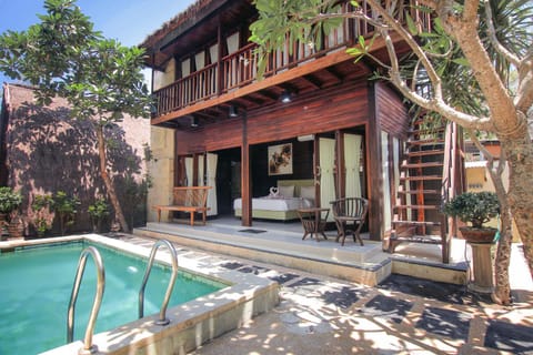 Property building, Facade/entrance, Living room, Swimming pool, Swimming pool