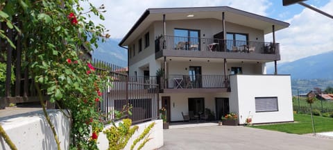 Property building, Area and facilities, Parking