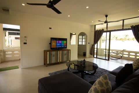 Communal lounge/ TV room, Living room