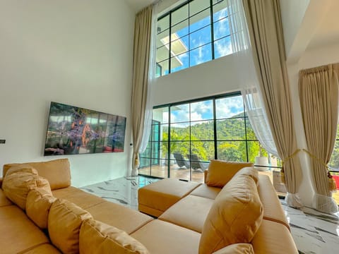 TV and multimedia, Living room, Seating area, Evening entertainment