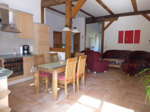 Kitchen or kitchenette, Living room, Seating area, Dining area