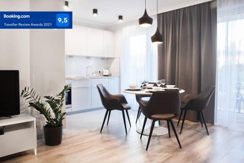 Coffee/tea facilities, Kitchen or kitchenette, Living room, Dining area, Certificate/Award