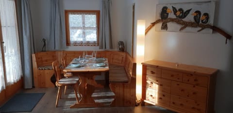 Day, Dining area, On site, Seasons