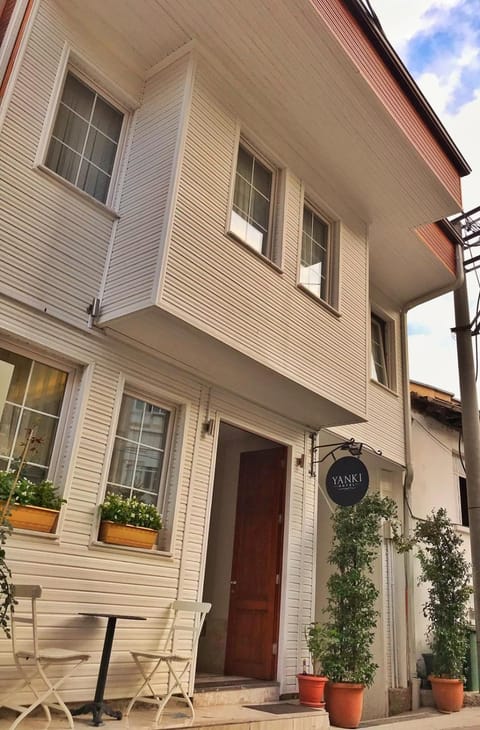 Property building, Day