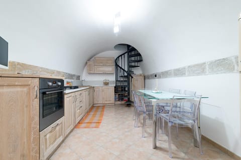 TV and multimedia, Kitchen or kitchenette, Dining area