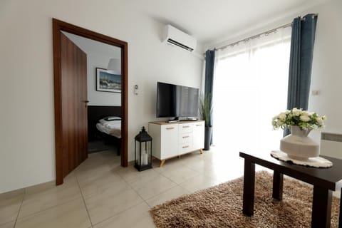 TV and multimedia, air conditioner