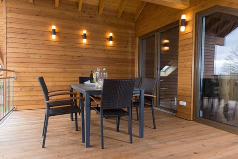 View (from property/room), Balcony/Terrace, Dining area