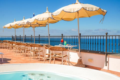 Solarium, Balcony/Terrace, Sea view, Swimming pool, sunbed, elevator
