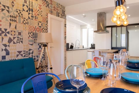 Kitchen or kitchenette, Seating area, Dining area