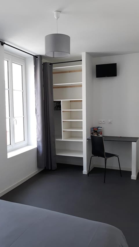 Photo of the whole room, Bedroom, hair dresser