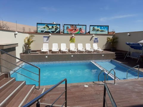 Swimming pool