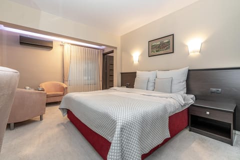 Bed, Other, Seating area, internet, air conditioner