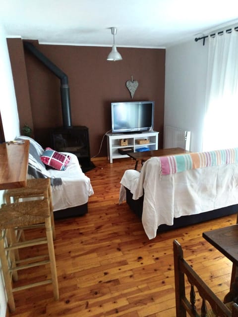 Communal lounge/ TV room, TV and multimedia, Living room, Seating area