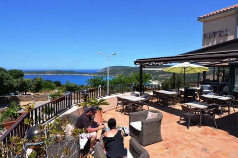 Patio, Lounge or bar