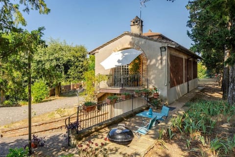 Property building, Facade/entrance, Garden, Balcony/Terrace