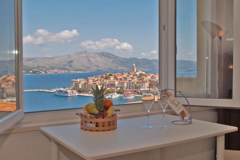Mountain view, Sea view