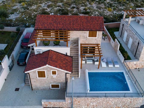Bird's eye view, Pool view
