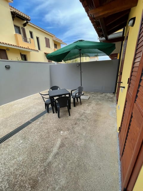 Property building, Day, Inner courtyard view