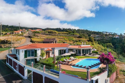 Property building, Spring, Day, Natural landscape, Bird's eye view, Mountain view, Pool view, Swimming pool