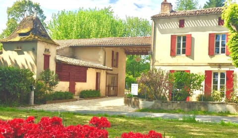 Property building, Property building, Facade/entrance, Garden, View (from property/room), Other, Other, Garden view, Garden view, Street view