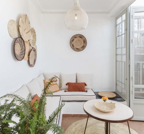 Living room, Decorative detail, Dining area