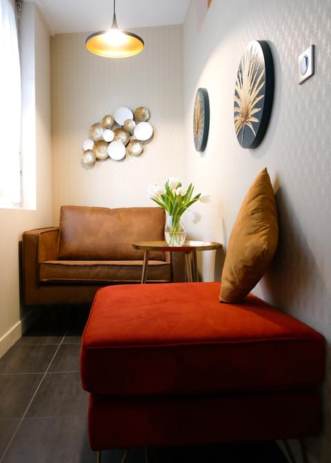 Living room, Decorative detail, Seating area