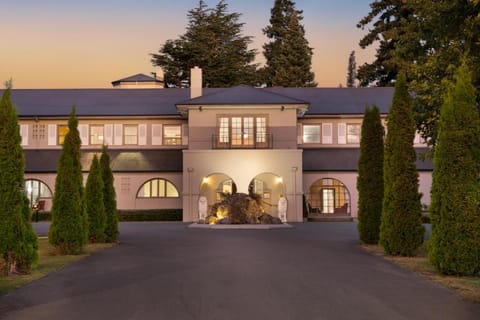 Property building, Facade/entrance, Night