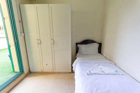 Budget Rooms With Private Bathroom for 'girls' only in Dubai, Marina Apartment in Dubai