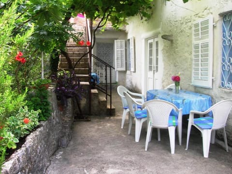 Facade/entrance, BBQ facilities, Balcony/Terrace