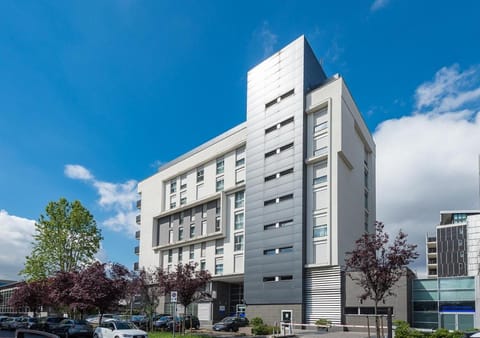 Property building, Nearby landmark, Neighbourhood, Billiard, Shopping Area, Location, Parking