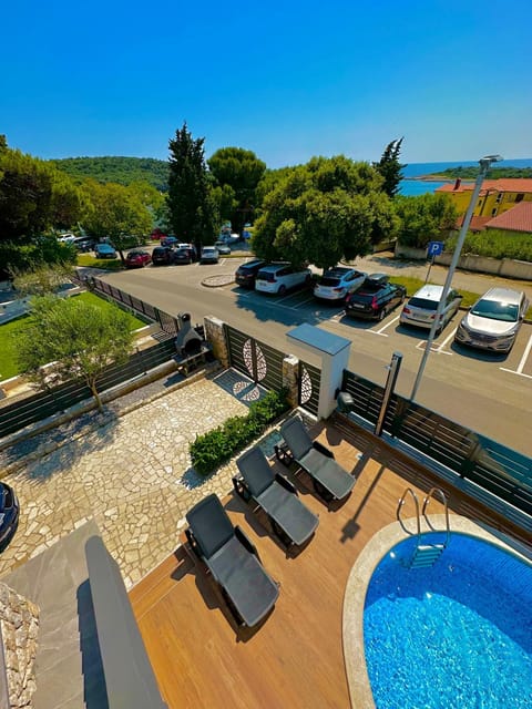 NIKO - big apartment with stunning sea view and pool Apartment in Banjole