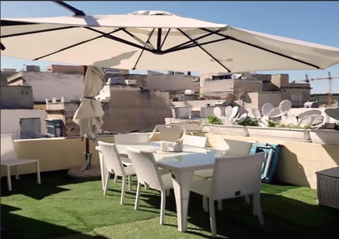 People, Activities, BBQ facilities, Evening entertainment, City view, Entertainment