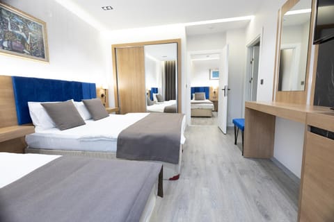 Bed, TV and multimedia, Photo of the whole room, Bedroom, wardrobe