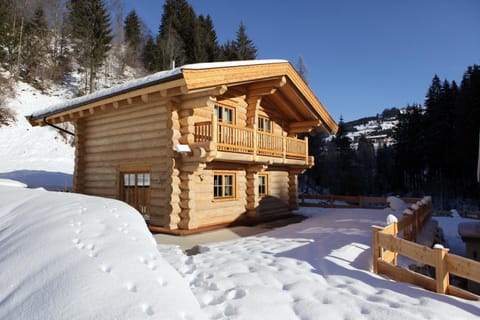 Facade/entrance, Winter