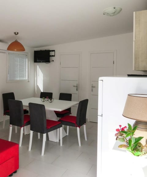 BUNGALOW VICE with pool Apartment in Biograd na Moru